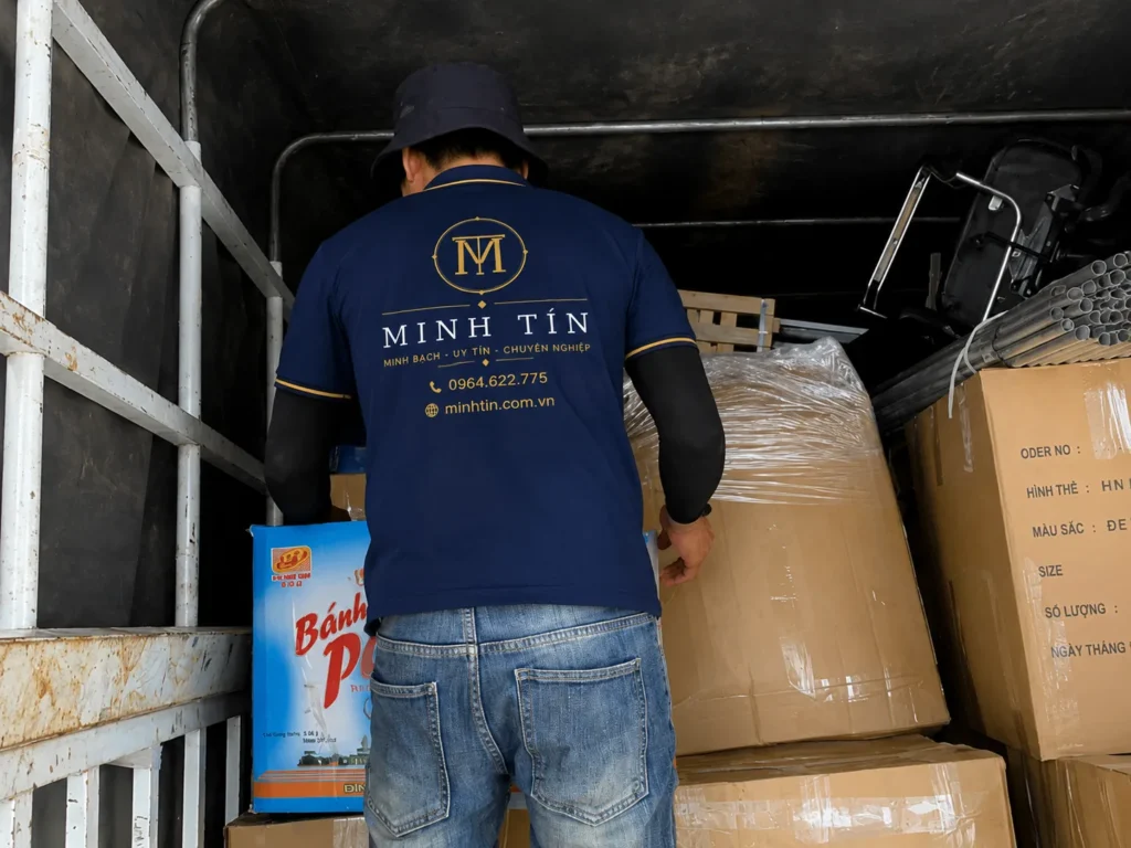 Nhân viên thực hiện chuyển nhà Cần Thơ